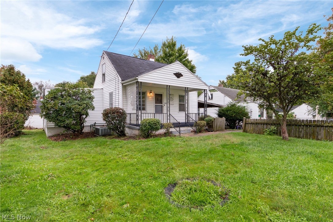 3213 Regent Avenue NE — photo