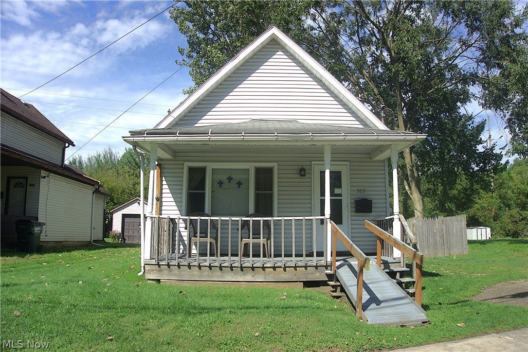 303 Van Street — photo