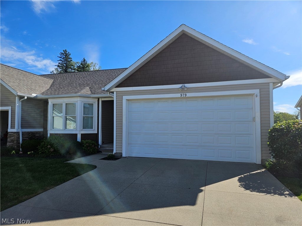 979 Bristol Drive — photo