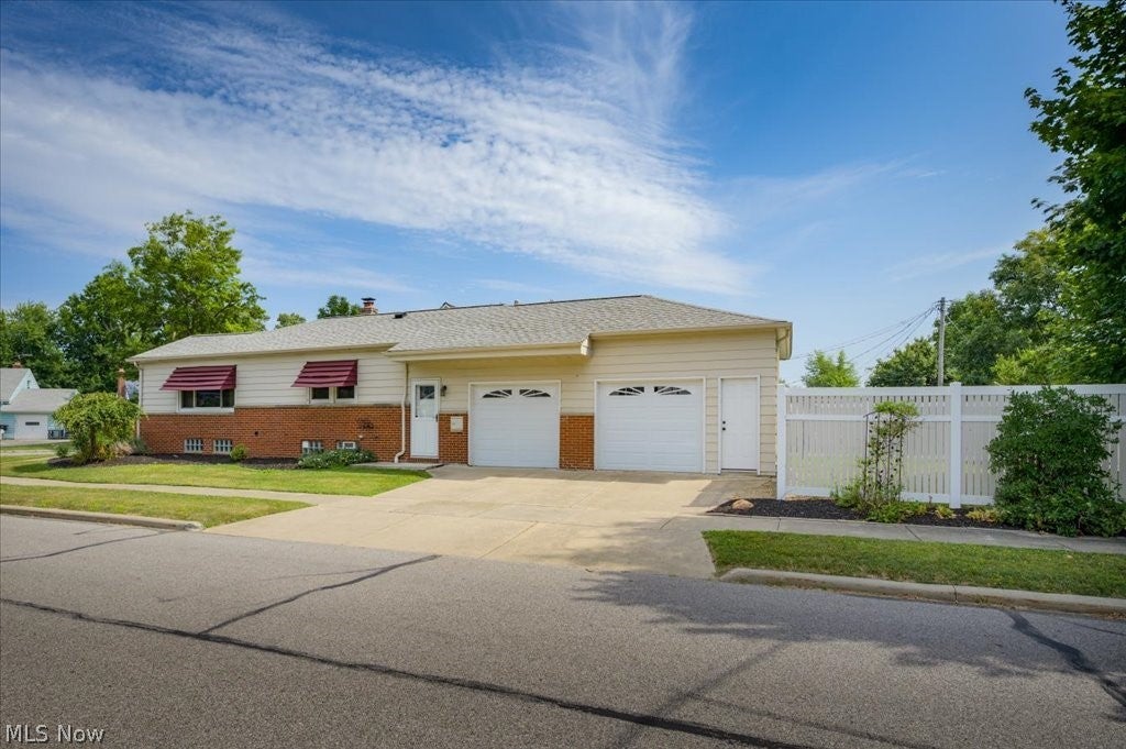 32204 Glen Arden Drive — photo