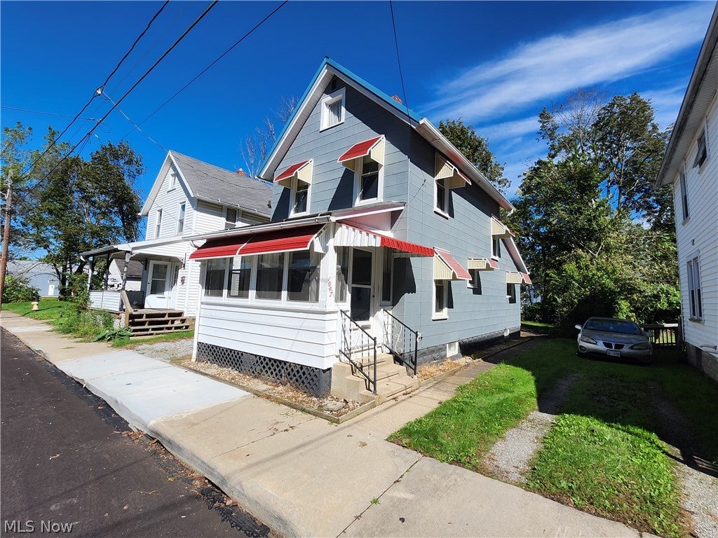 1047 W Arch Street — photo
