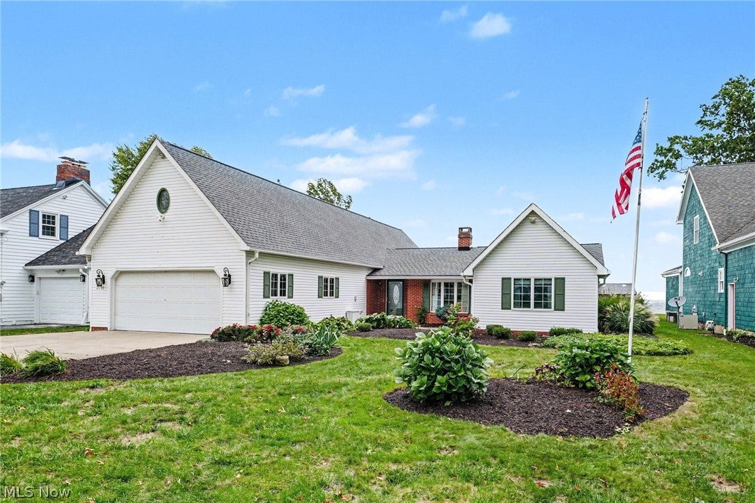 3711 Edgewater Drive — photo