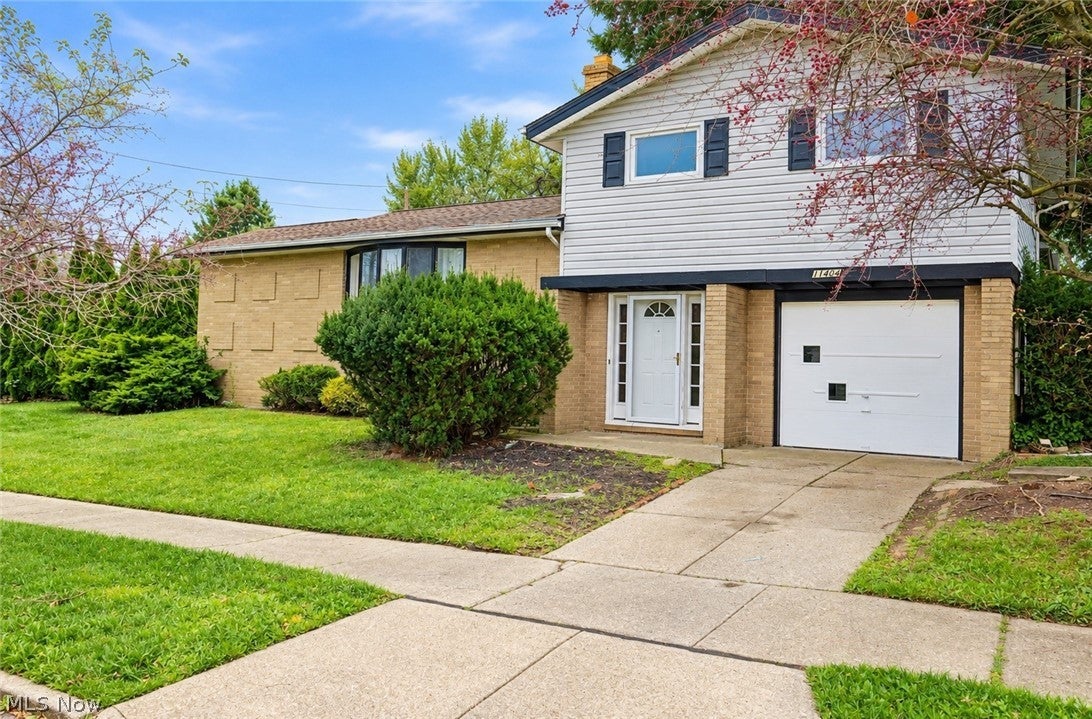11404 Wallingford Avenue — photo