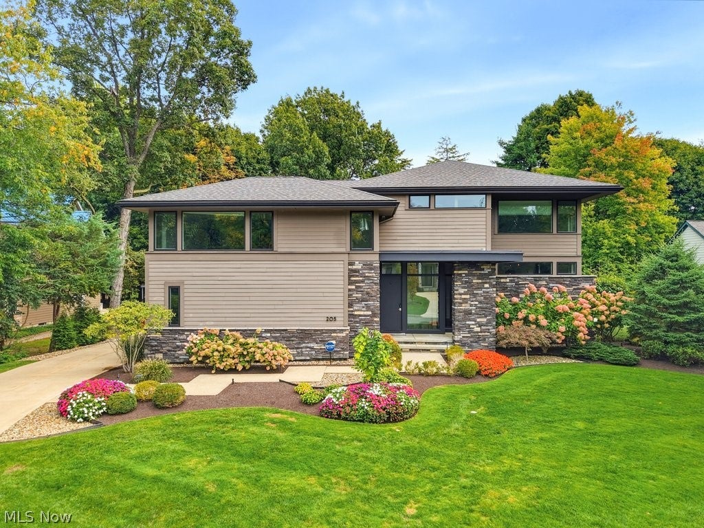 205 Lakehurst Drive — photo