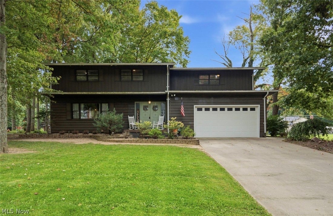 715 Oakridge Drive — photo