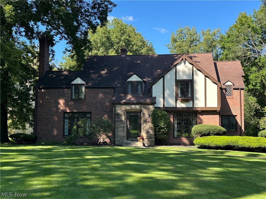 1000 Colonial Drive — photo