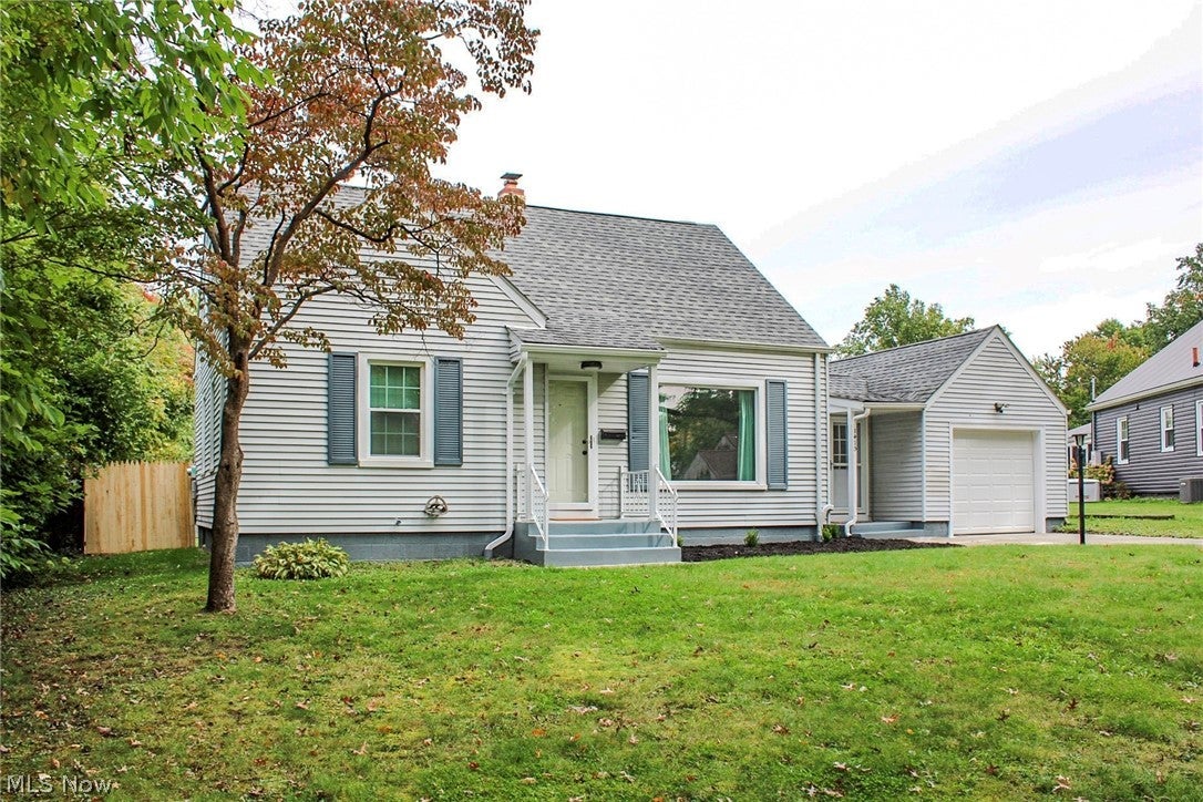 1415 Sunset Drive NE — photo