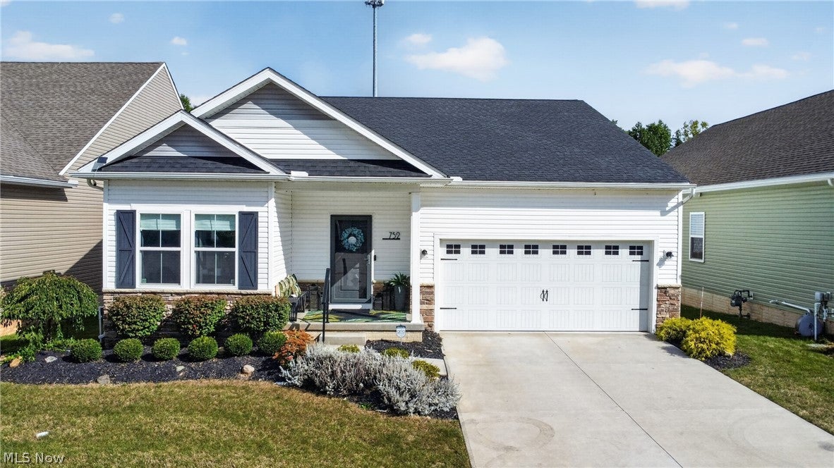752 Hampshire Court — photo