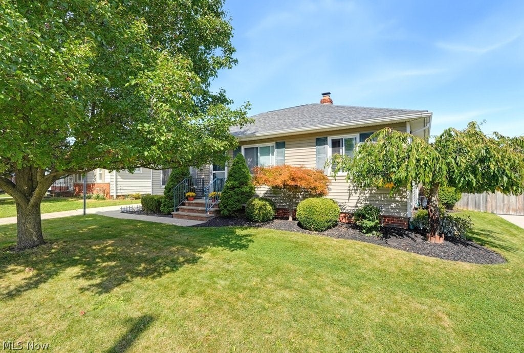 11052 Naomi Drive — photo