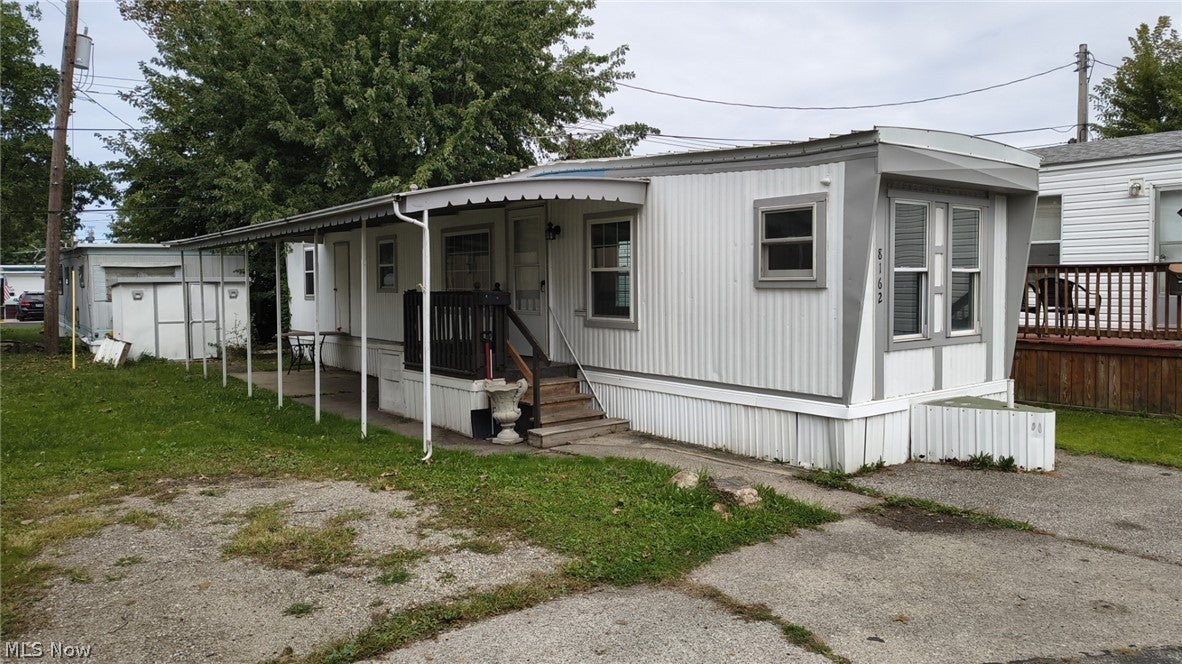 8162 Russell Lane — photo