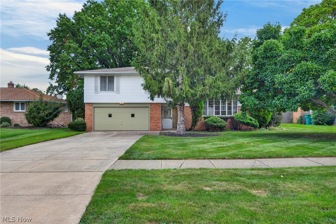 5715 Skyline Drive — photo