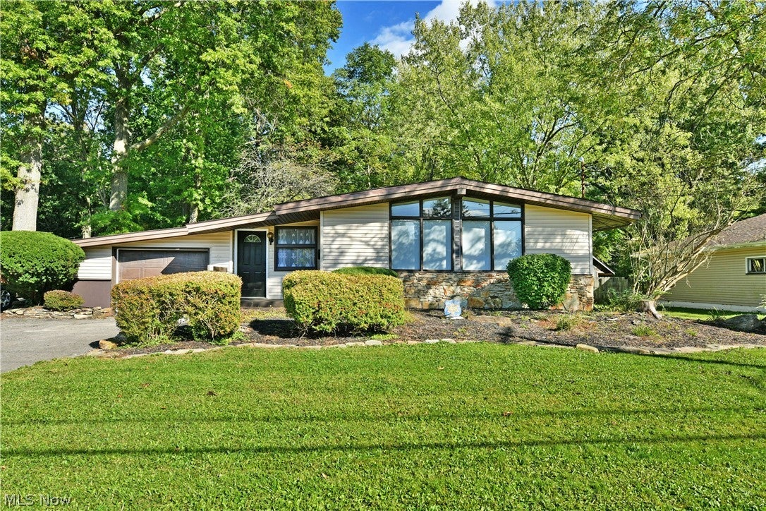 837 Pinecrest Road — photo