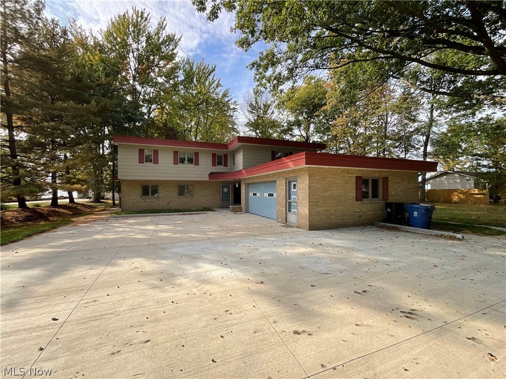Home in Timberlake, OH 44095 — photo 2