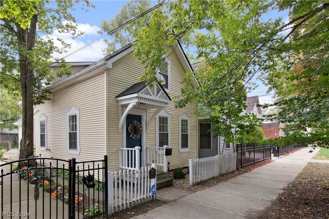 2581 W 11th Street — photo
