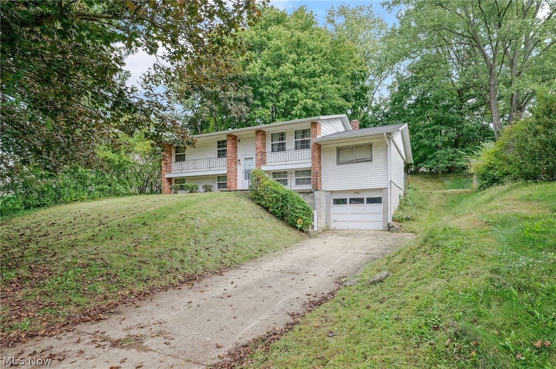 1761 Woodcrest Drive — photo