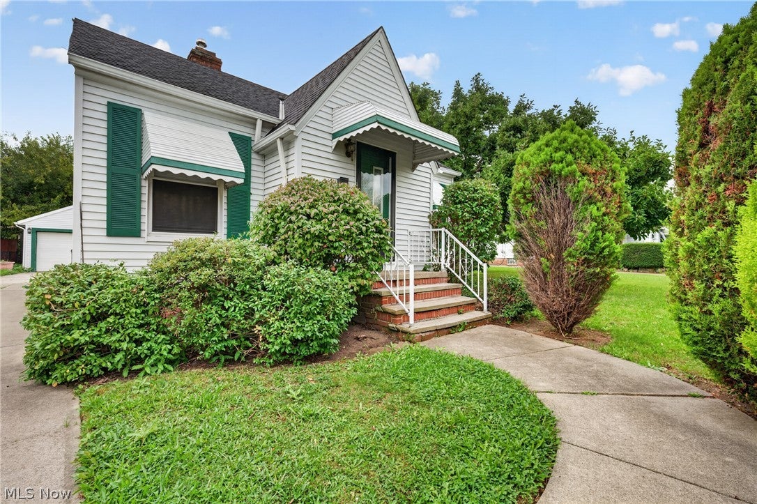 13113 Saint James Avenue — photo