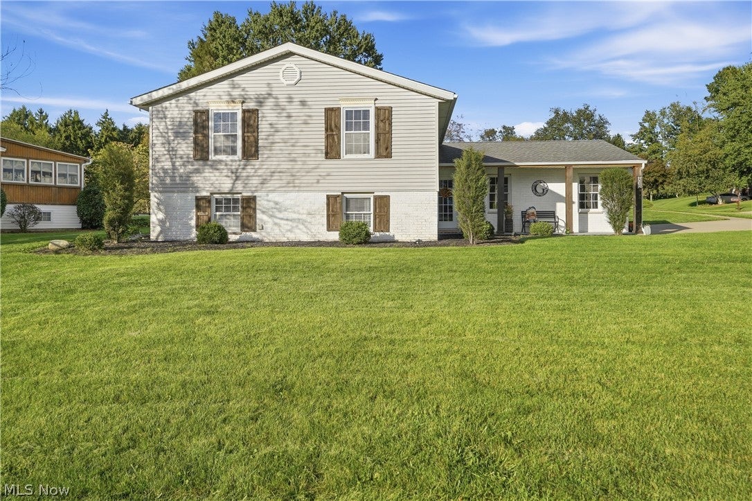 1042 Oak Hill Drive NE — photo