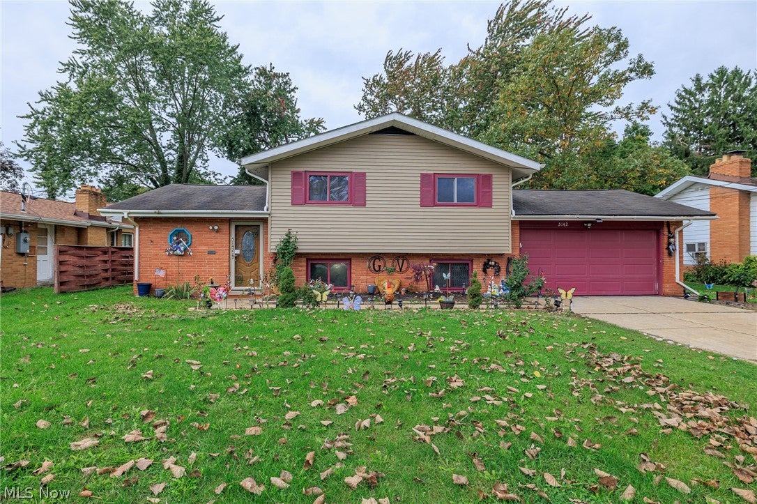 5142 E Berkshire Drive E — photo