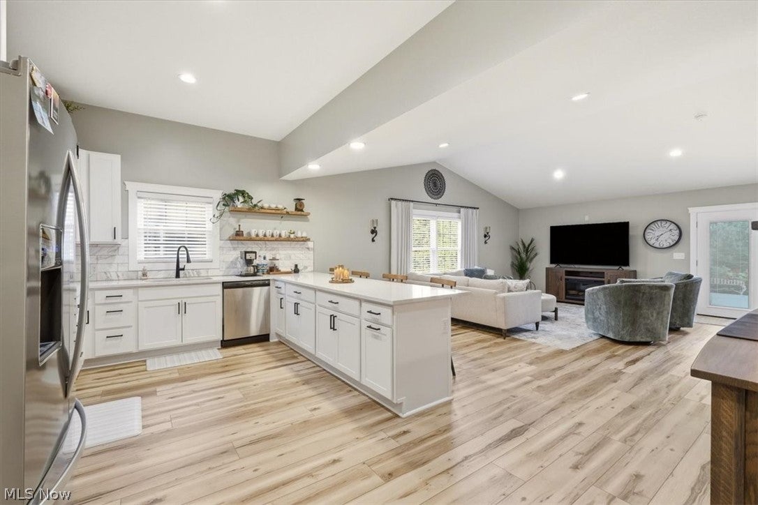 682 Grand Valley Drive — photo