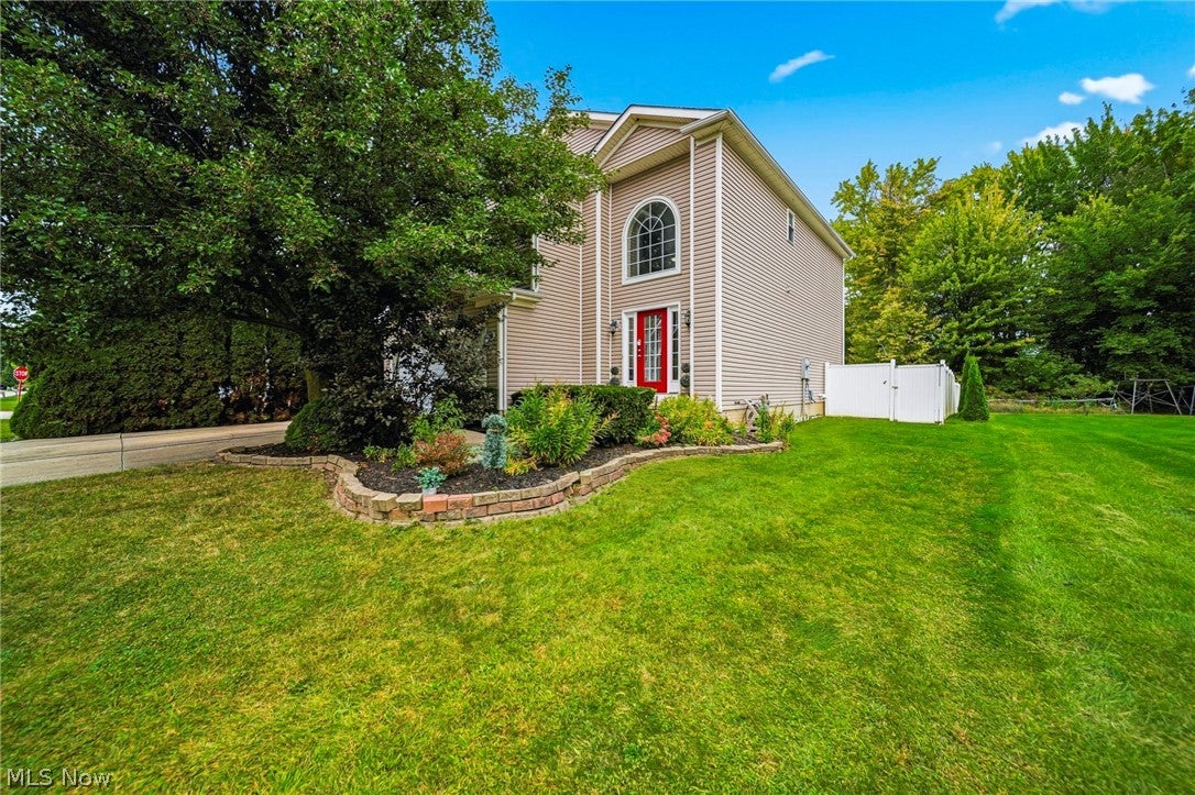 1121 Ashview Drive — photo