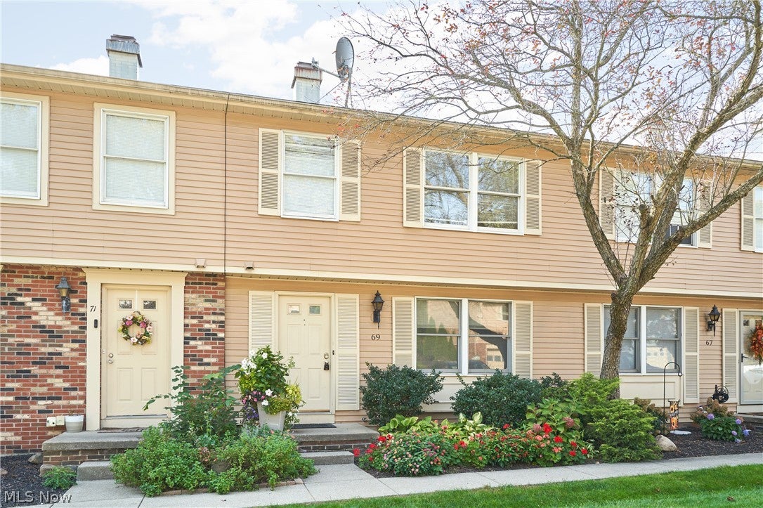 69 Quaker Ridge Drive — photo