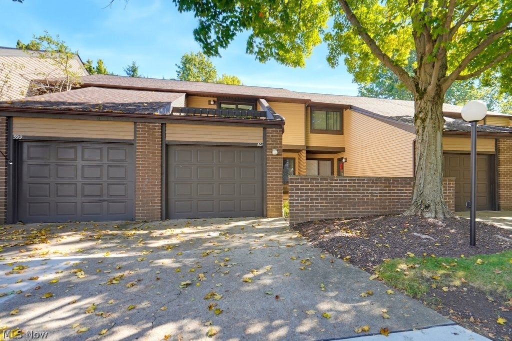 601 Dade Lane — photo
