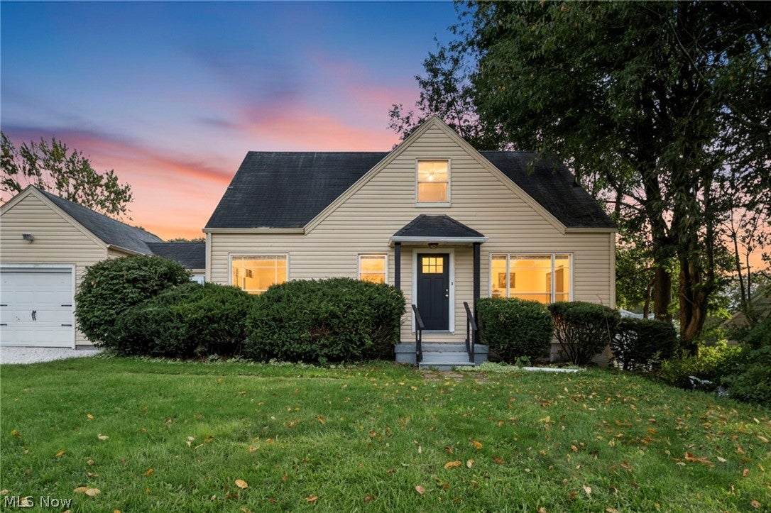 824 E Waterloo Road — photo