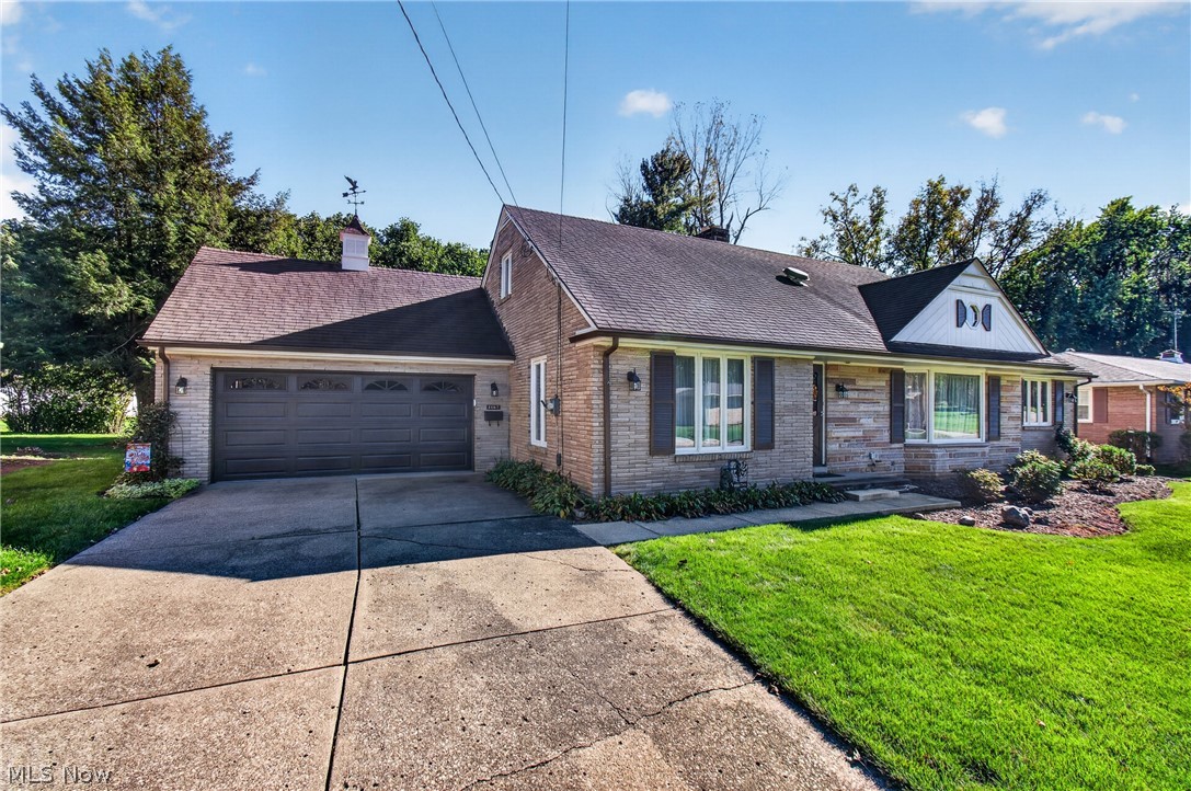 2007 Colonial Pky NE, Massillon, OH 44646 | Realty.com