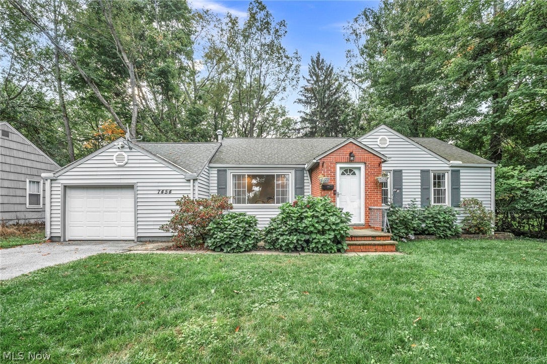 7454 Broadmoor Circle — photo