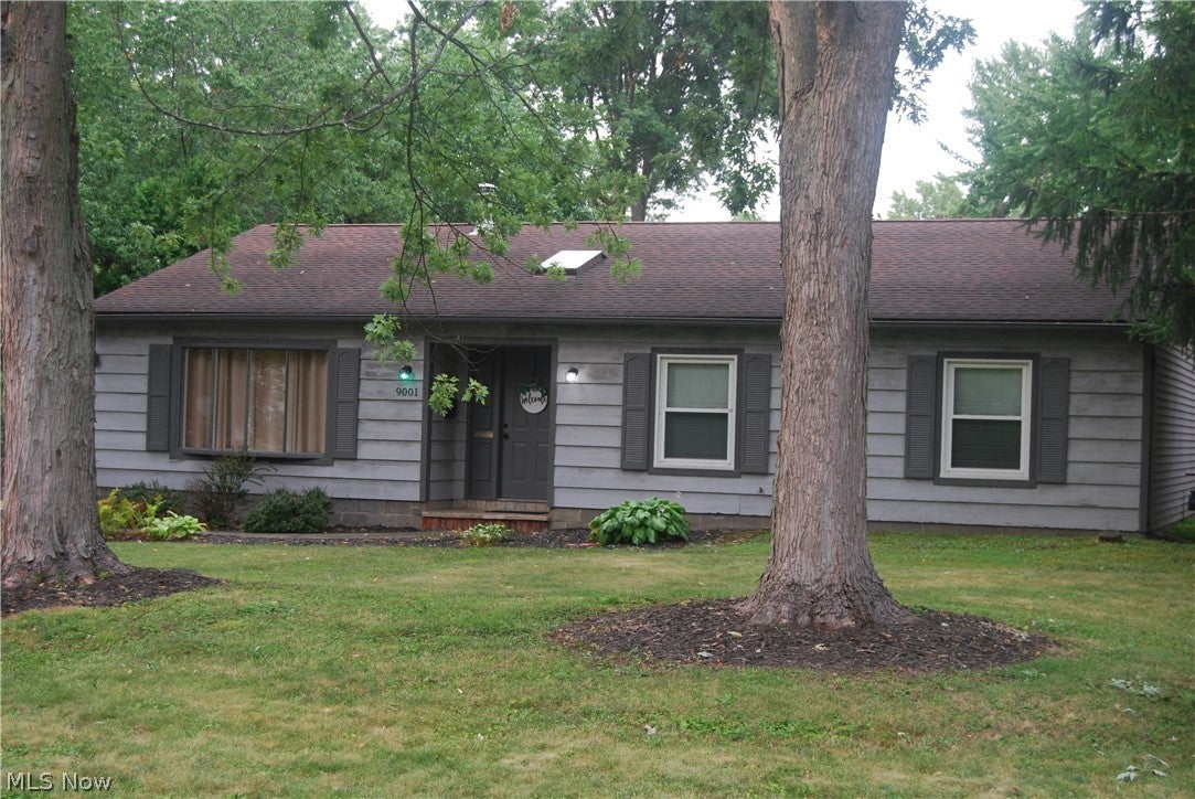 9001 Elm Street — photo