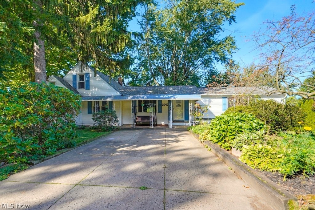 2942 Regent Drive — photo