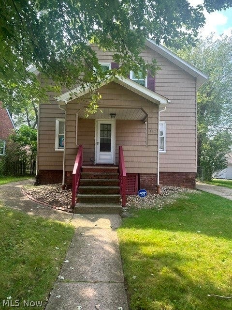 930 E 239th Street — photo