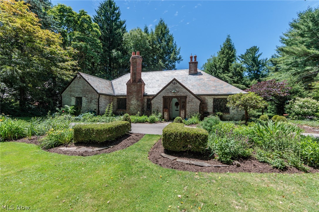 70 White Pond Drive — photo