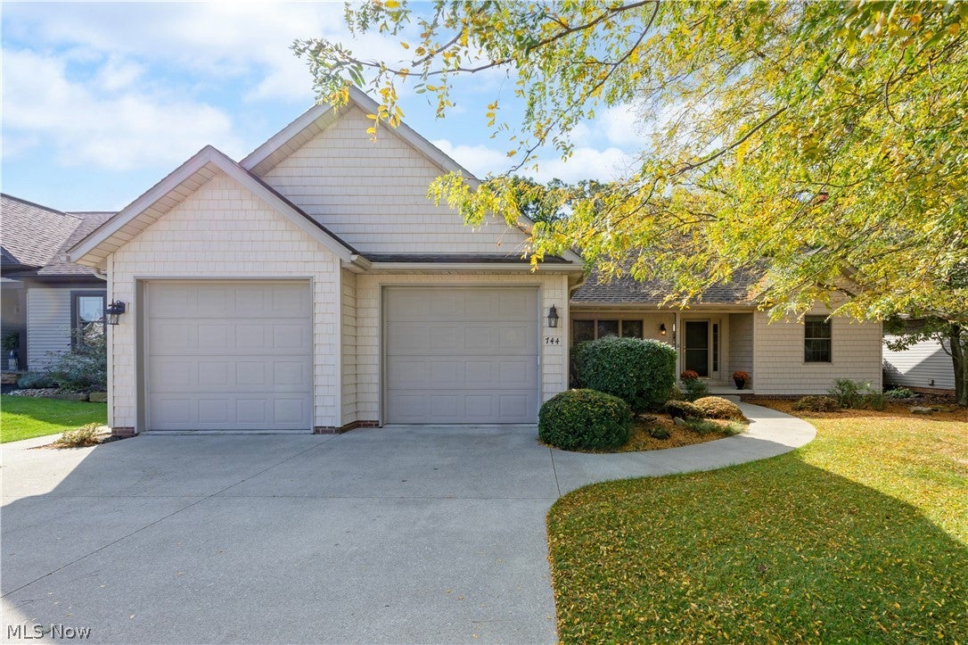 744 Whitetail Crossing — photo