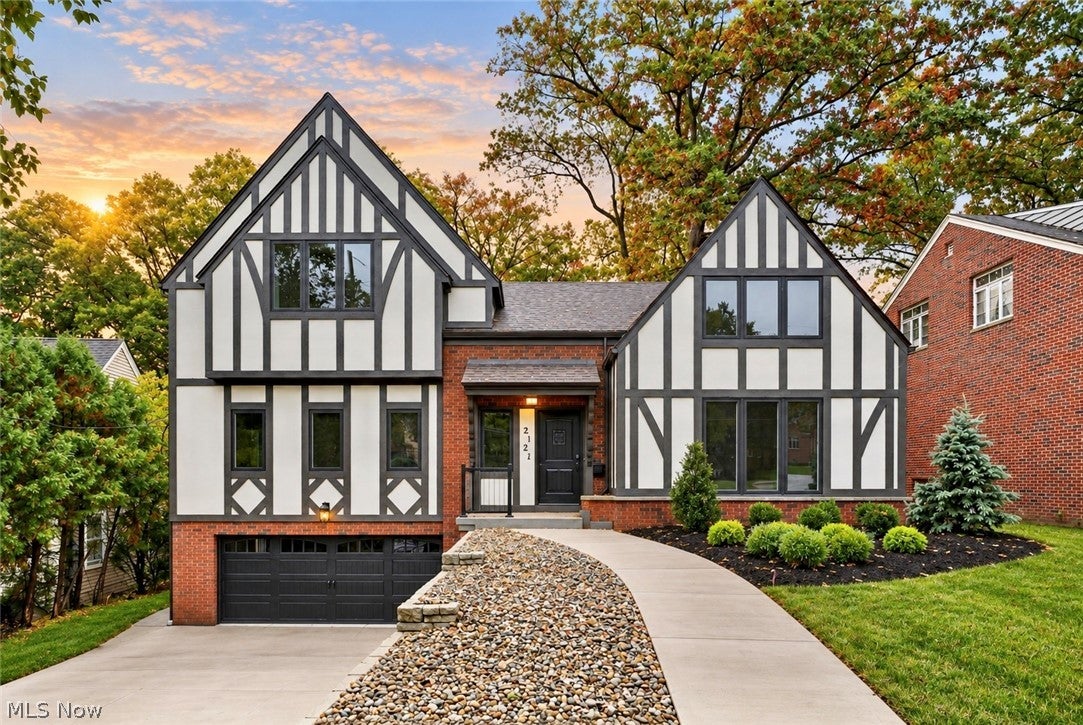 2121 Valley View Drive — photo