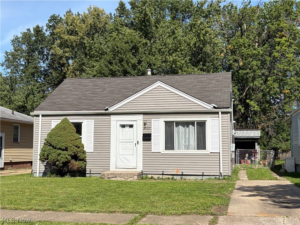 12202 Lena Avenue — photo