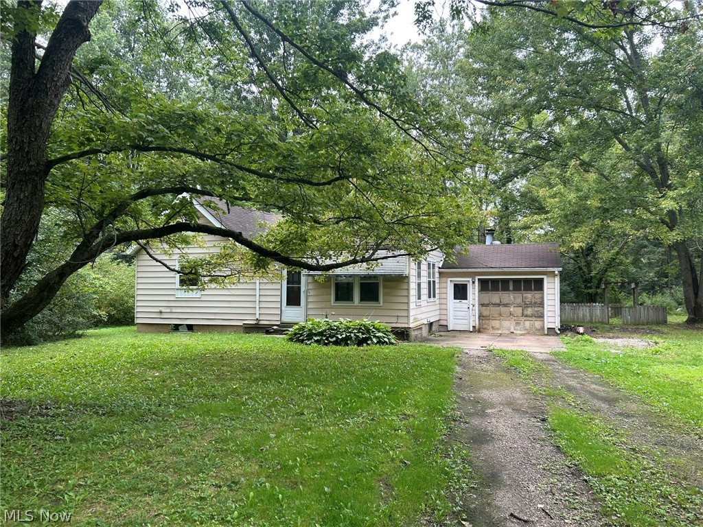 11038 White Avenue, Elyria, OH 44035 — photo 2
