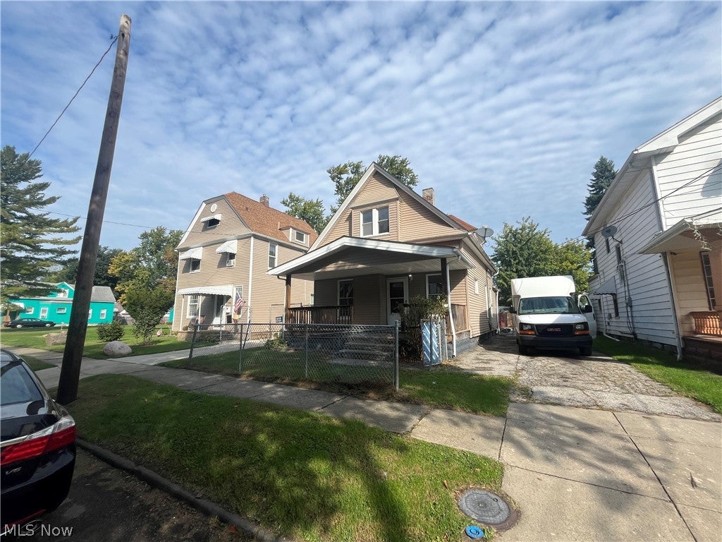 7704 Brinsmade Avenue — photo