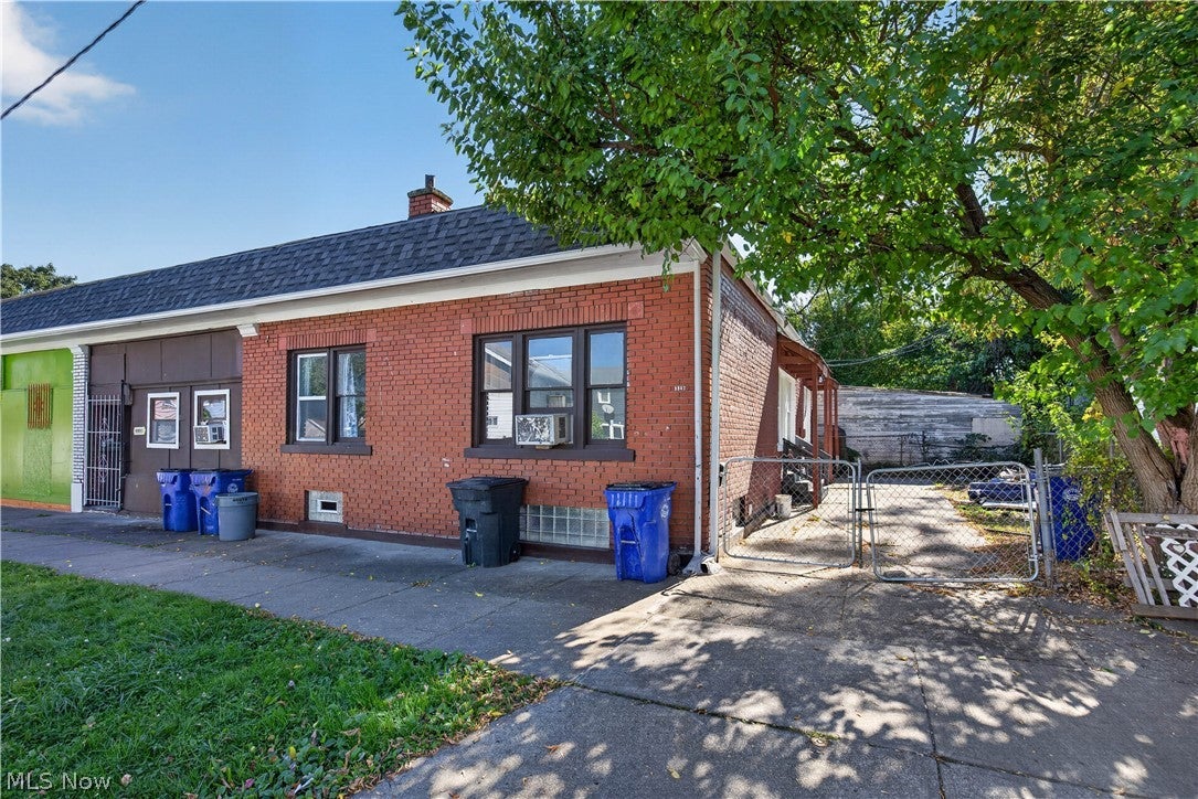 9901 Loretta Avenue 9907 — photo