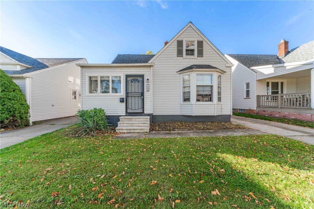 12404 Oak Park Boulevard — photo