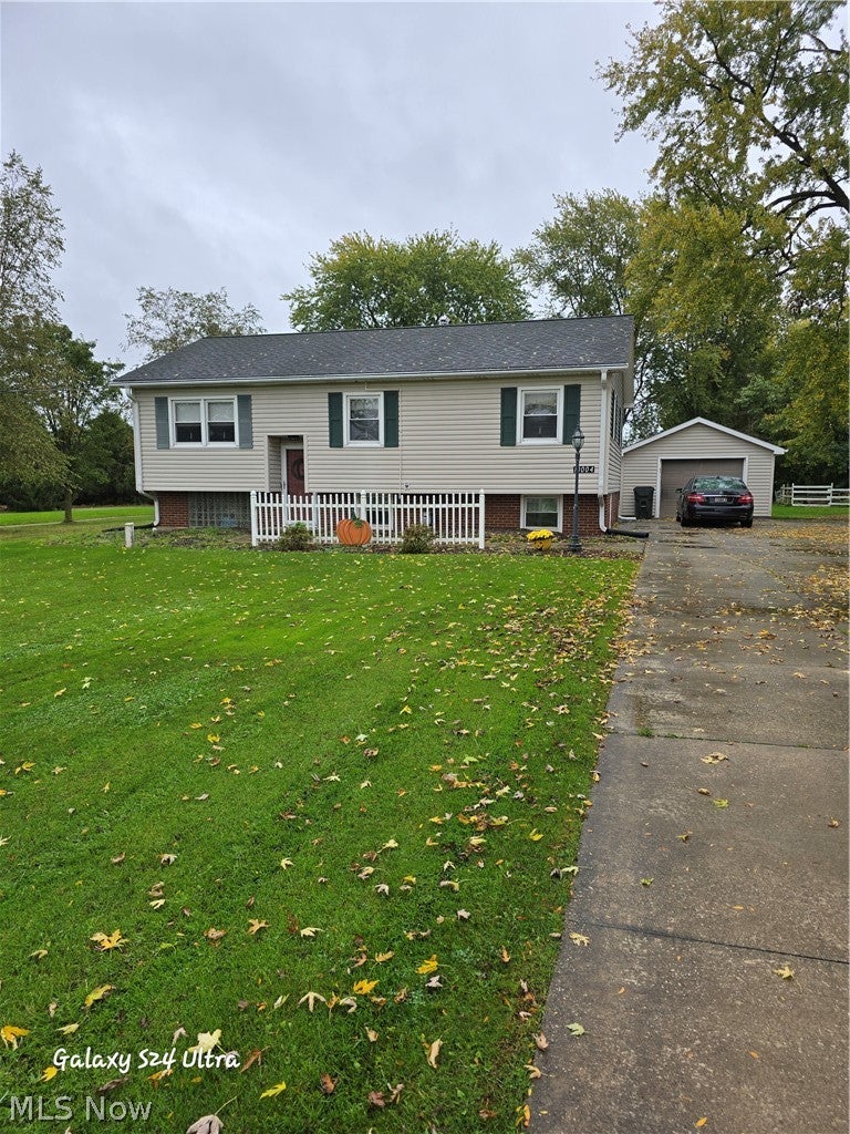 10004 Mccallum Avenue NE — photo