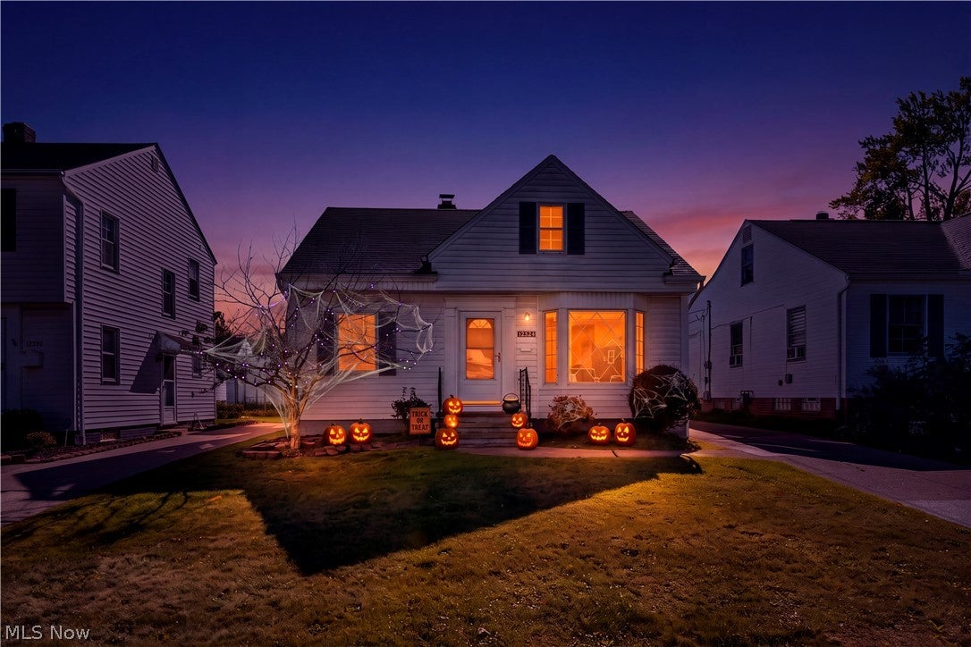 12324 Oak Park Boulevard — photo