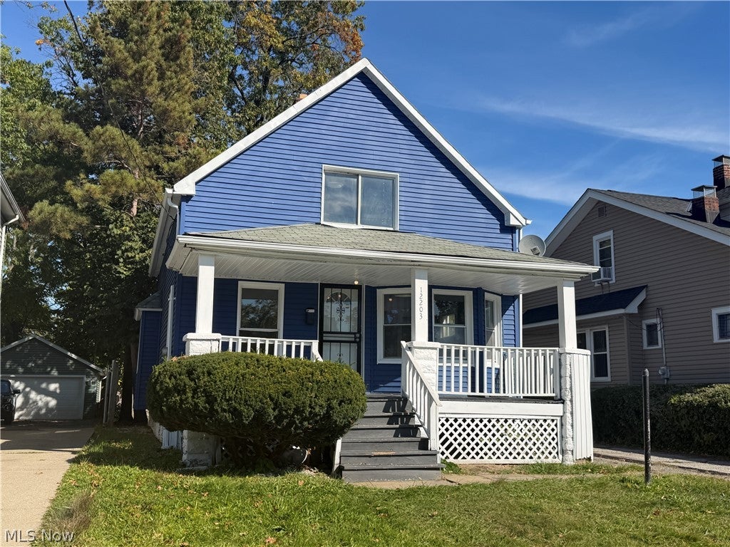 12203 Farringdon Avenue — photo