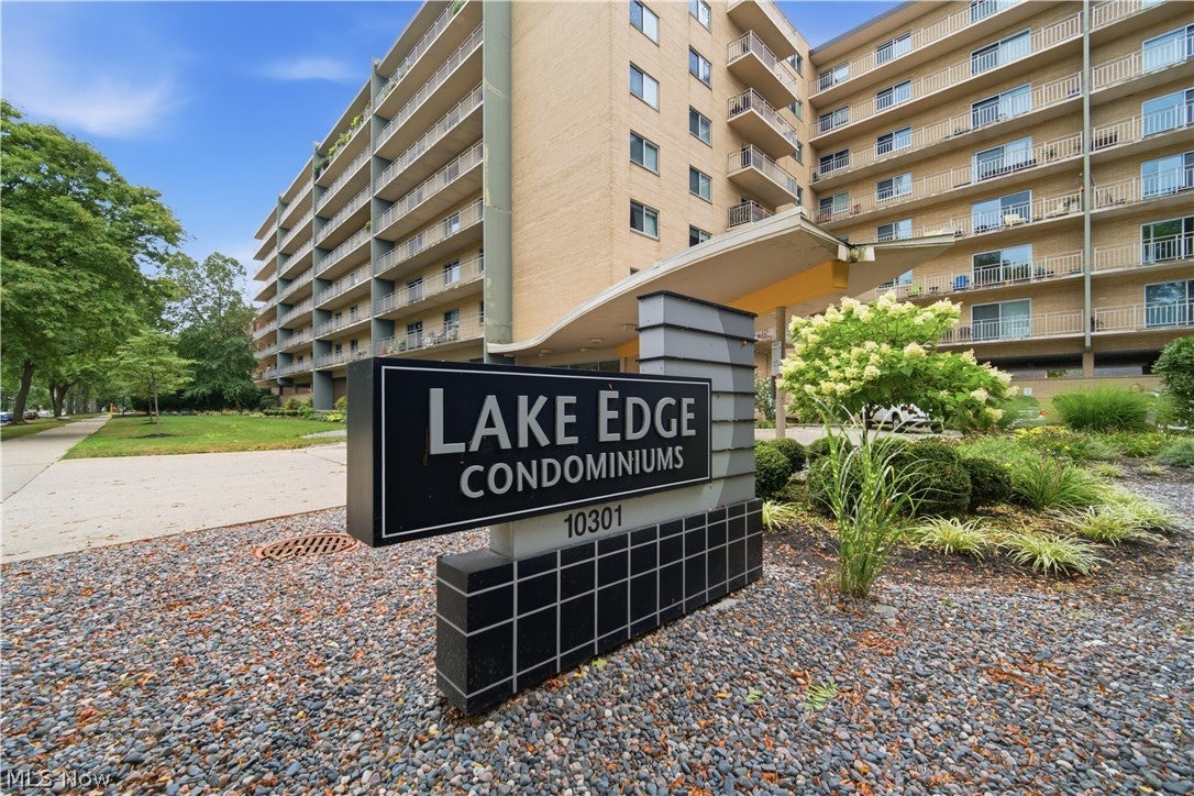 10301 Lake Avenue 521 — photo