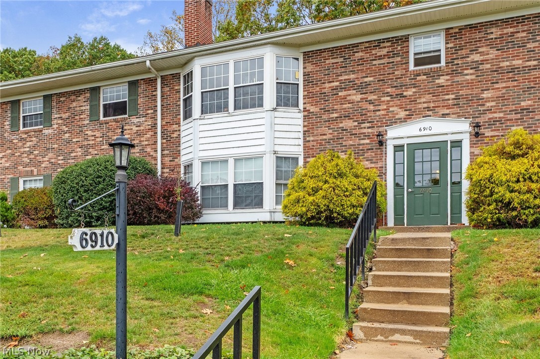 6910 Carriage Hill Drive Unit 204 — photo