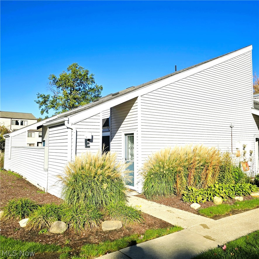 1555 Cedarwood Drive Unit 19E — photo
