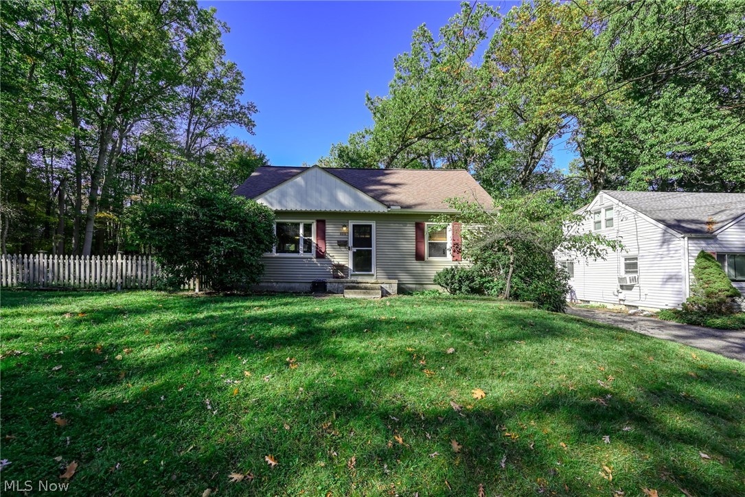 600 Woodside Drive — photo