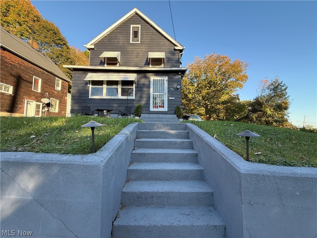 371 S Jackson Street — photo