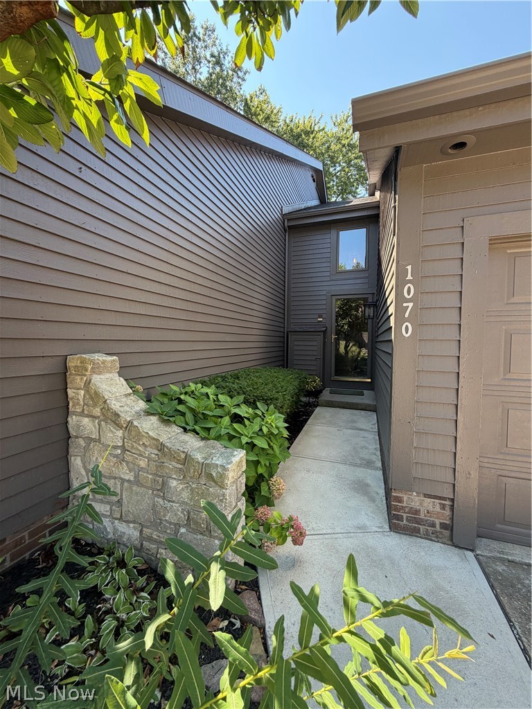 1070 Stonewood Court — photo
