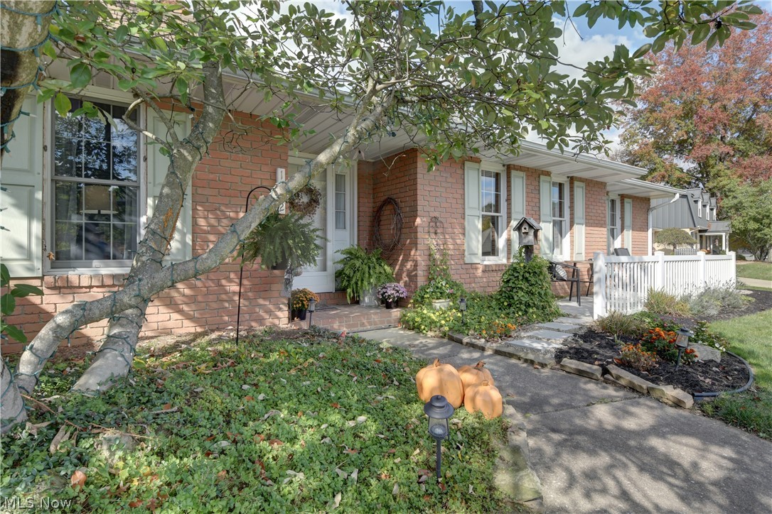 1242 Lakeview Road NW — photo